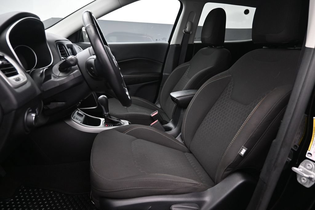 Used 2021 Jeep Compass Sport w/ Cold Weather Group FWD image 11