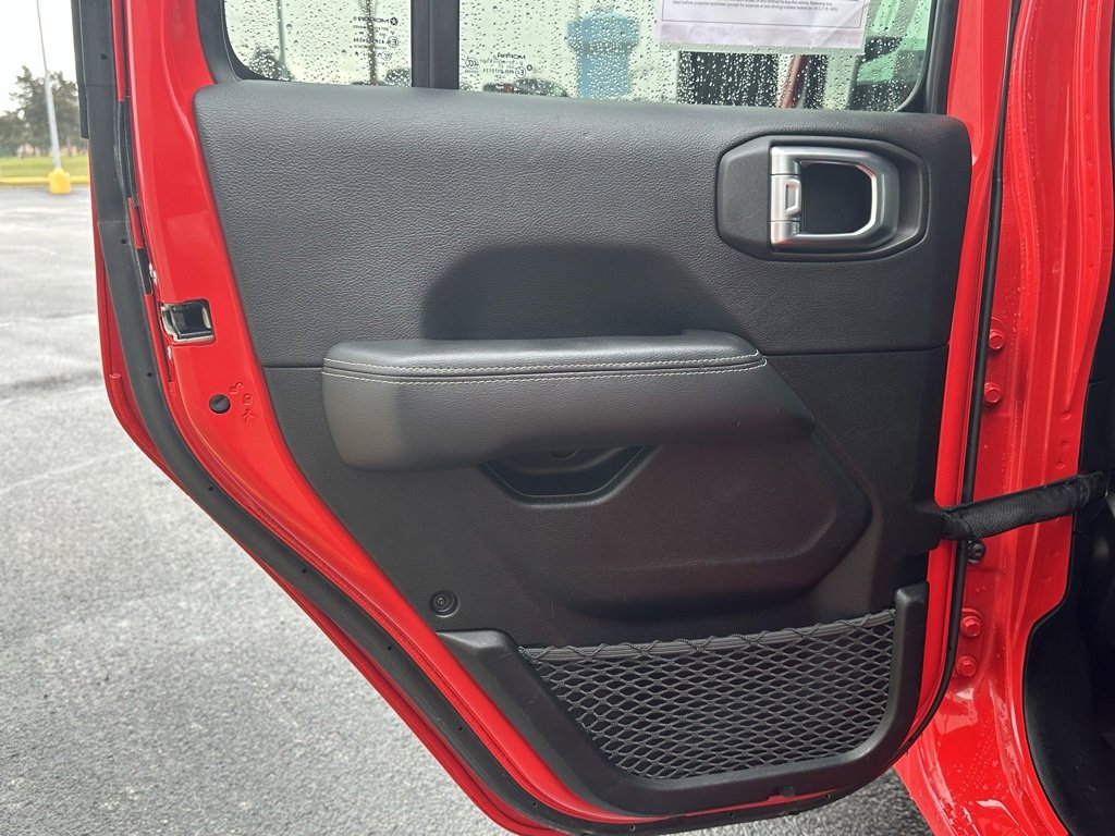 Used 2023 Jeep Wrangler Sahara image 11