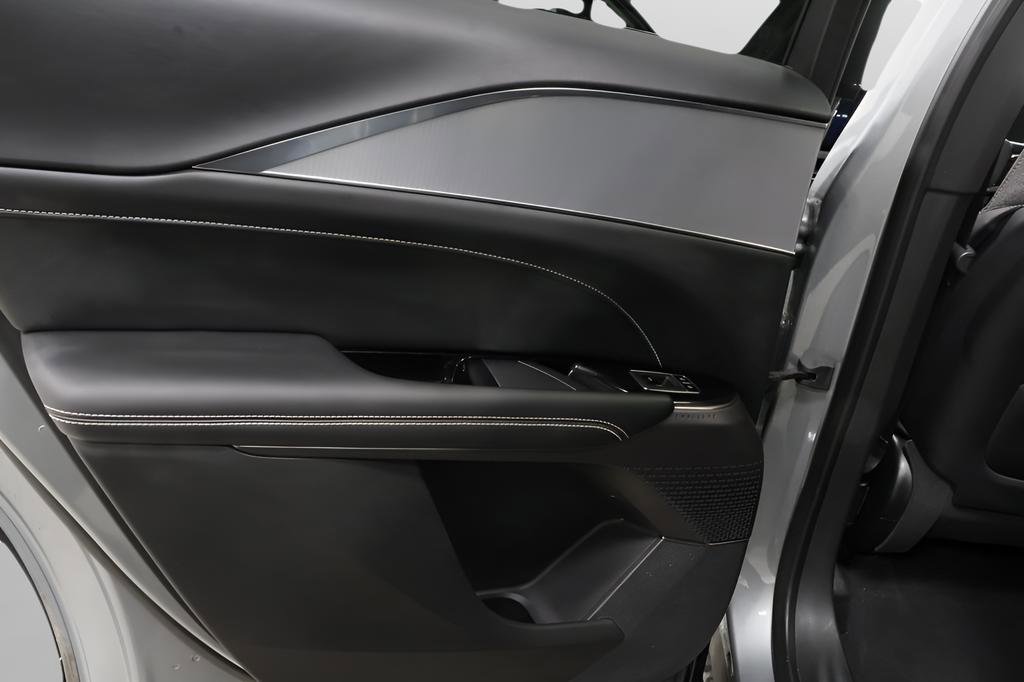 Used 2024 Cadillac Lyriq Tech image 22