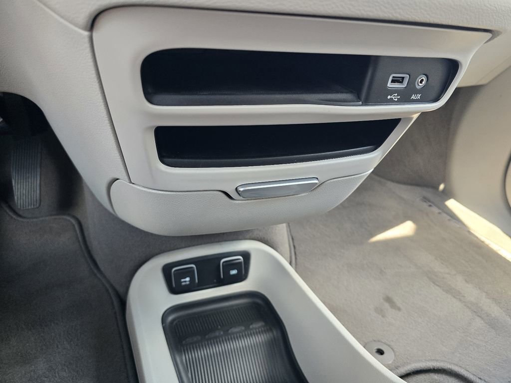 Used 2017 Chrysler Pacifica Touring-L FWD image 22