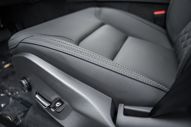 New 2026 Volvo XC90 B6 Plus w/ Protection Package Premier image 33