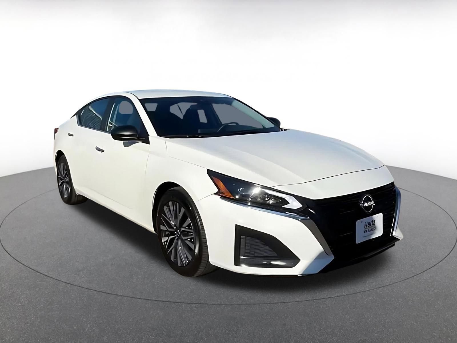 Used 2025 Nissan Altima 2.5 SV image 3