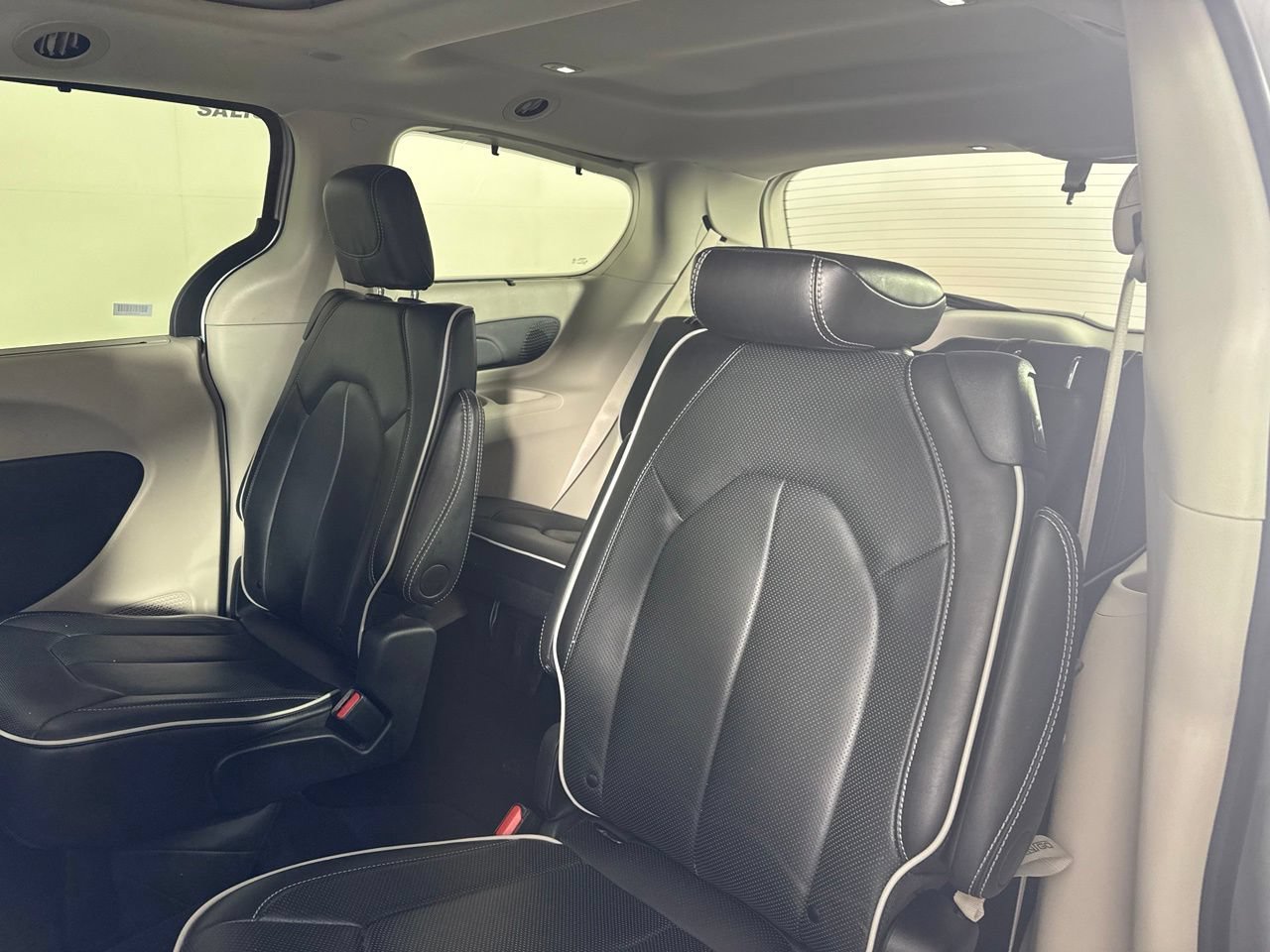 Used 2024 Chrysler Pacifica Limited FWD image 11