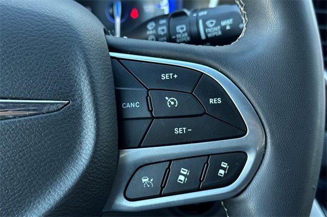 Used 2024 Chrysler Pacifica Touring-L image 30