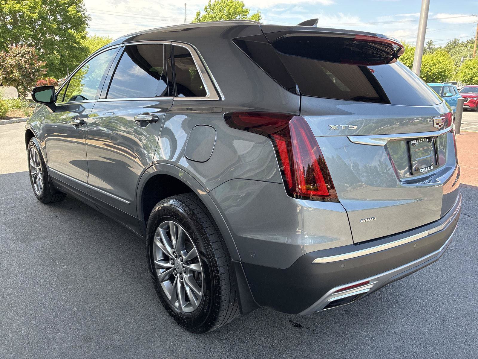 Used 2022 Cadillac XT5 Premium Luxury w/ Technology Package AWD/4WD image 5
