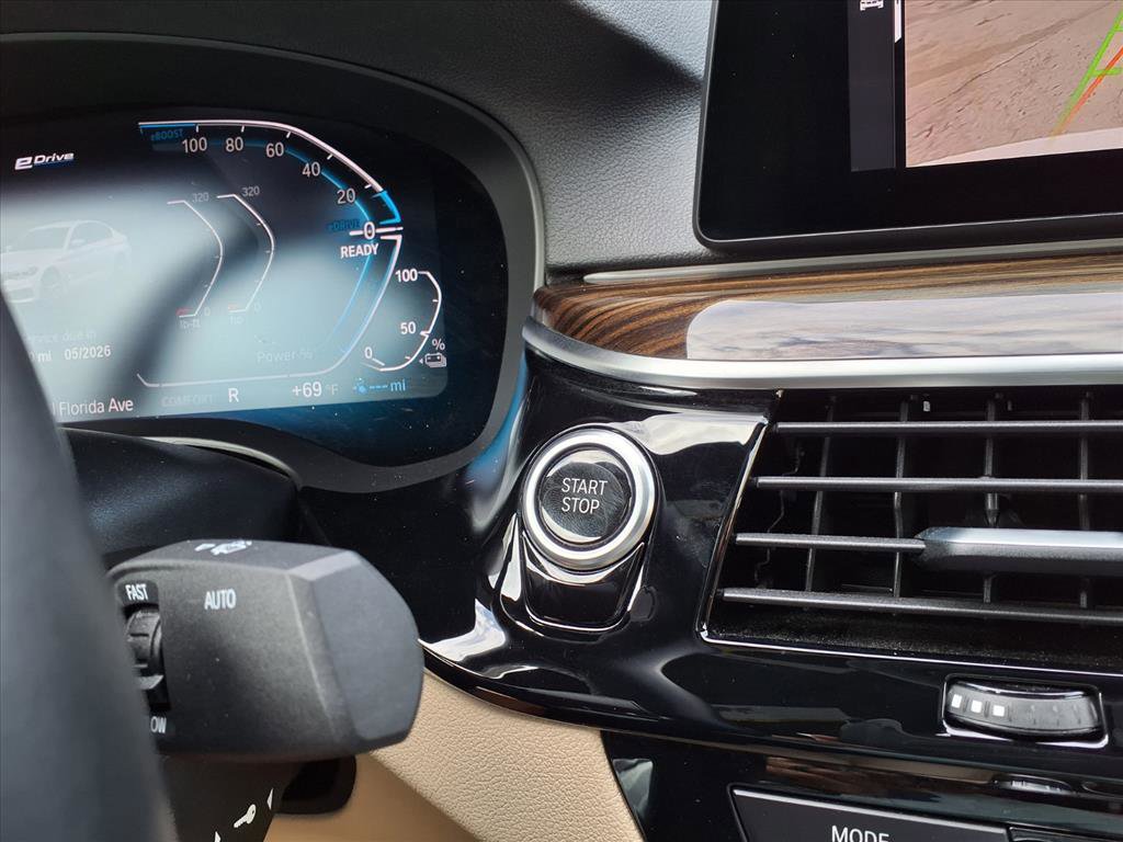 Used 2020 BMW 530e w/ Premium Package image 26