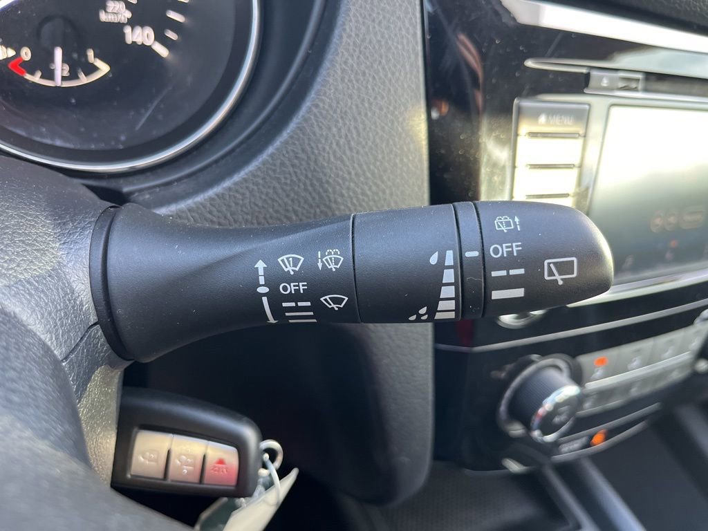 Used 2018 Nissan Rogue S image 63