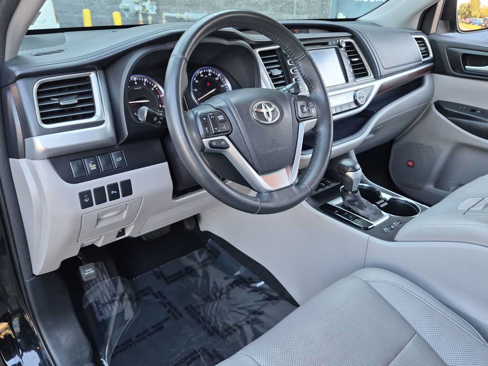 Used 2015 Toyota Highlander Limited AWD/4WD image 10