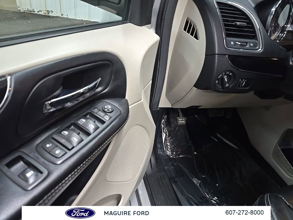 Used 2017 Dodge Grand Caravan SXT image 30