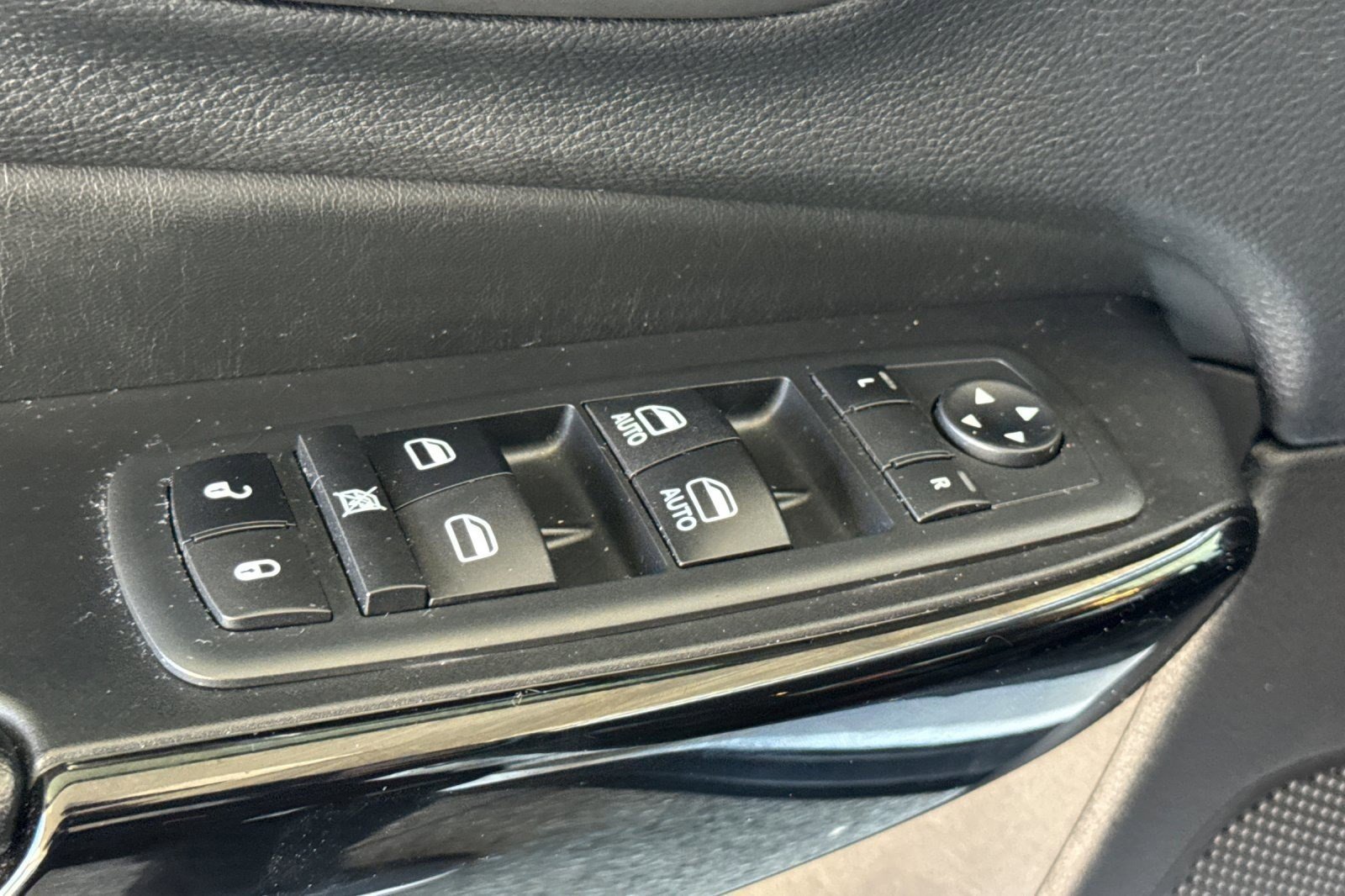 Used 2020 Jeep Cherokee Latitude Plus image 13