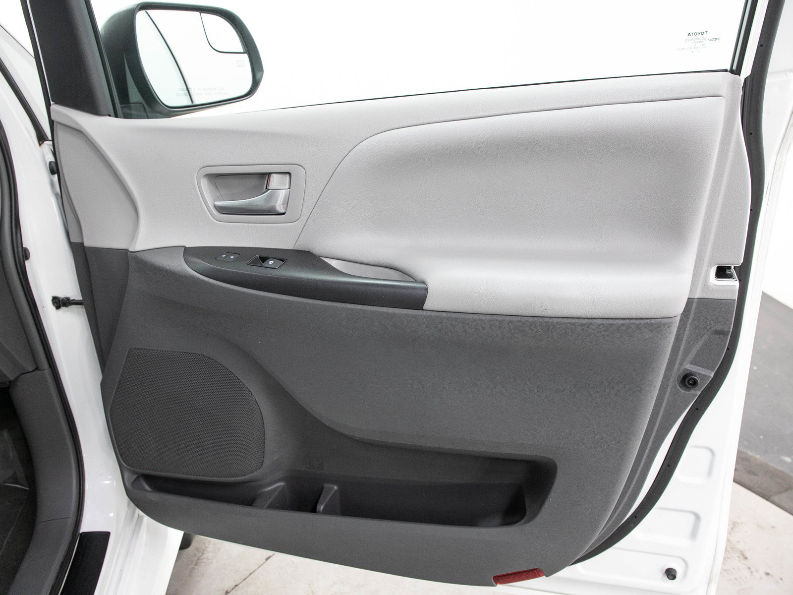 Used 2018 Toyota Sienna LE AWD/4WD image 11
