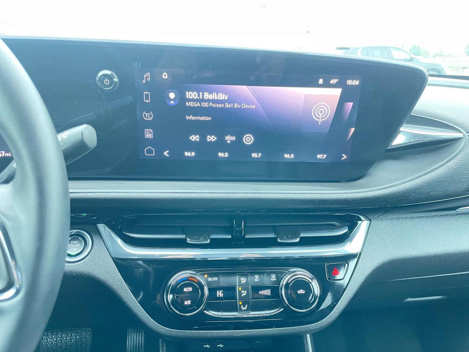 Used 2025 Buick Envista Sport Touring image 18