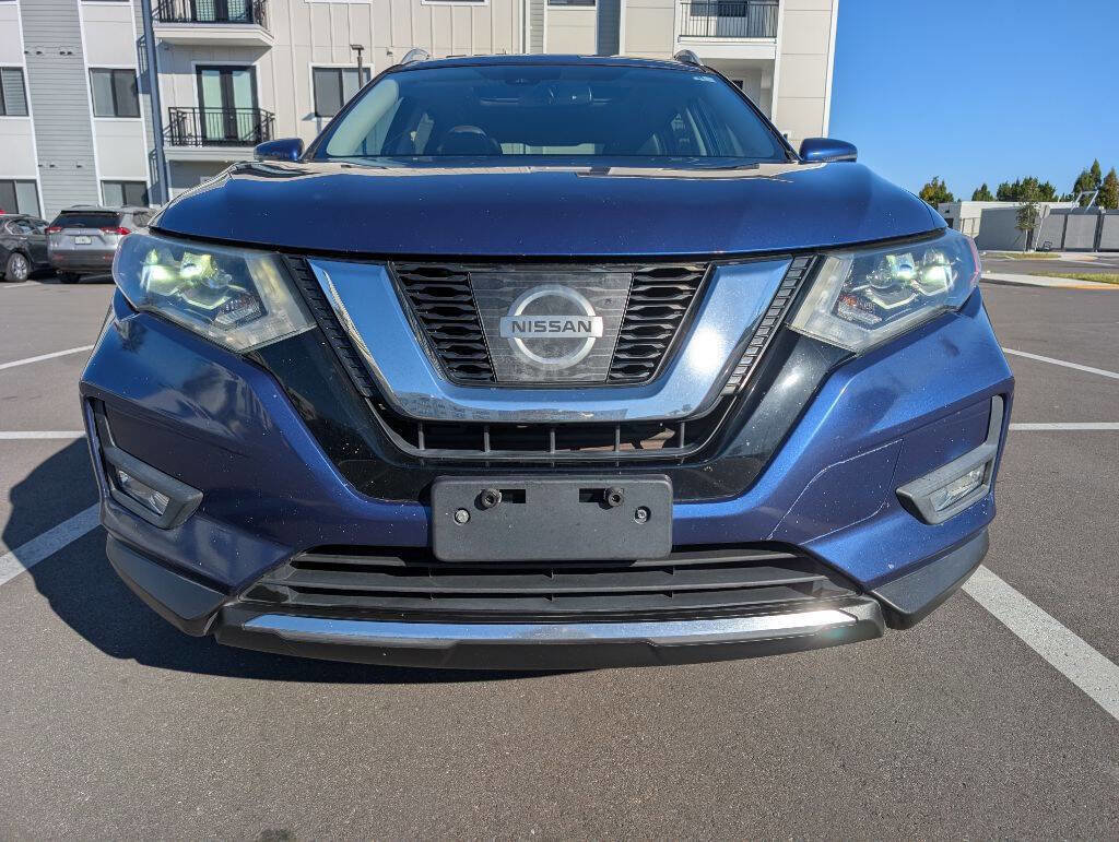 Used 2017 Nissan Rogue SL w/ SL Premium Package image 2