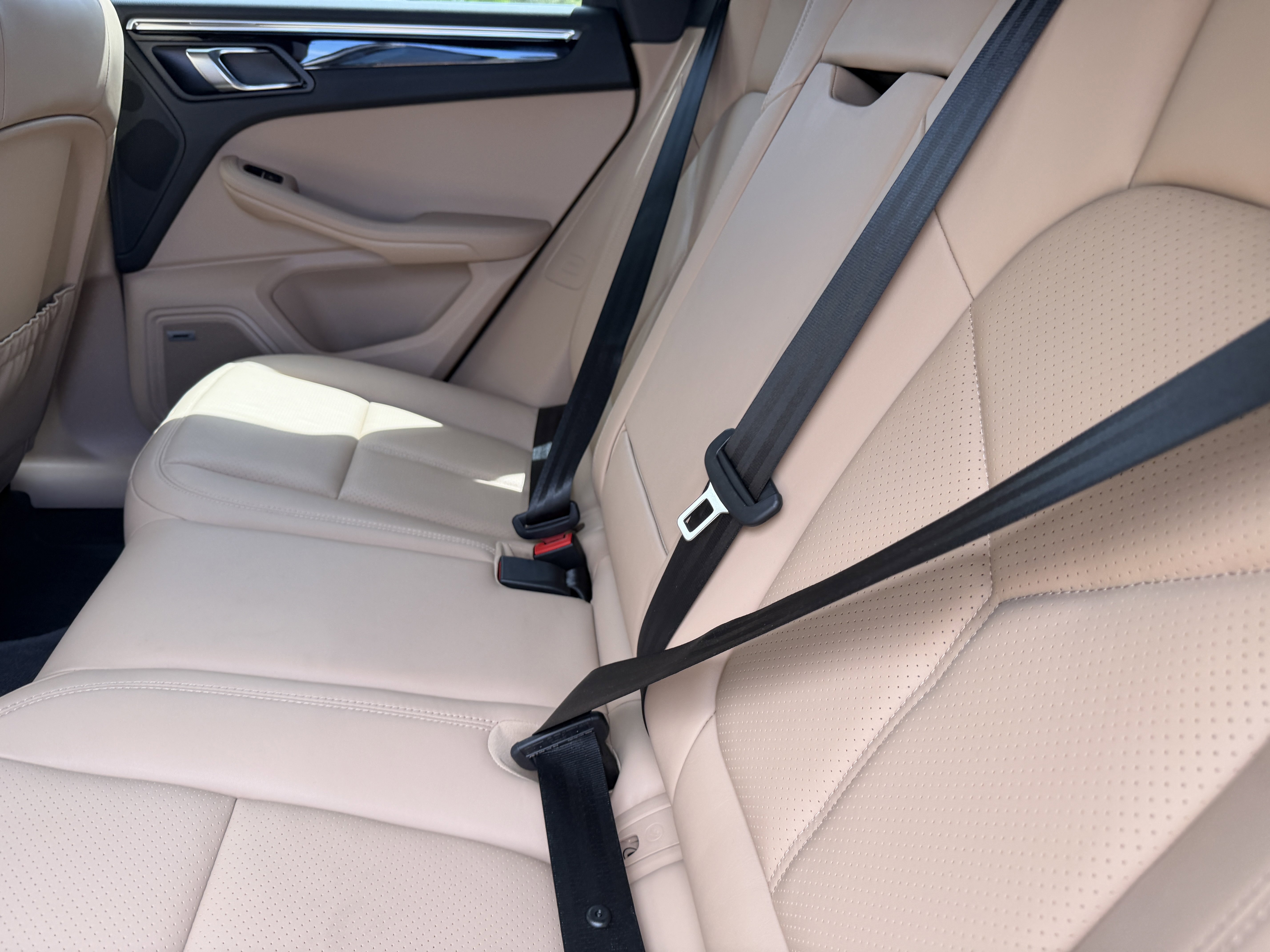 Certified 2025 Porsche Macan image 20