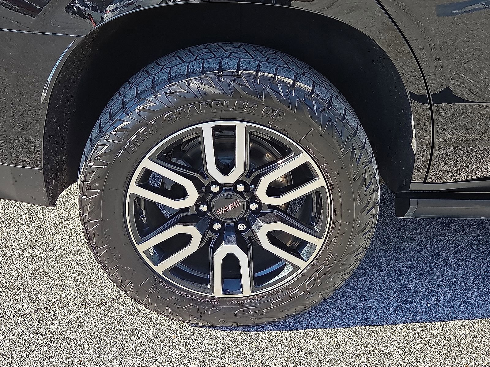 Used 2021 GMC Yukon AT4 w/ AT4 Premium Plus Package image 7