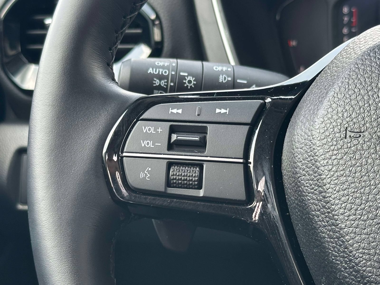 Used 2025 Honda Pilot Elite image 24