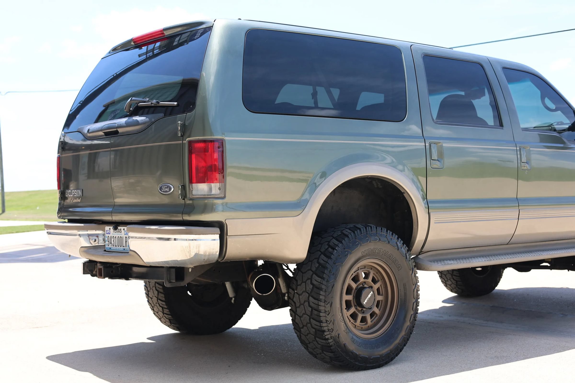 Used 2000 Ford Excursion Limited AWD/4WD image 4