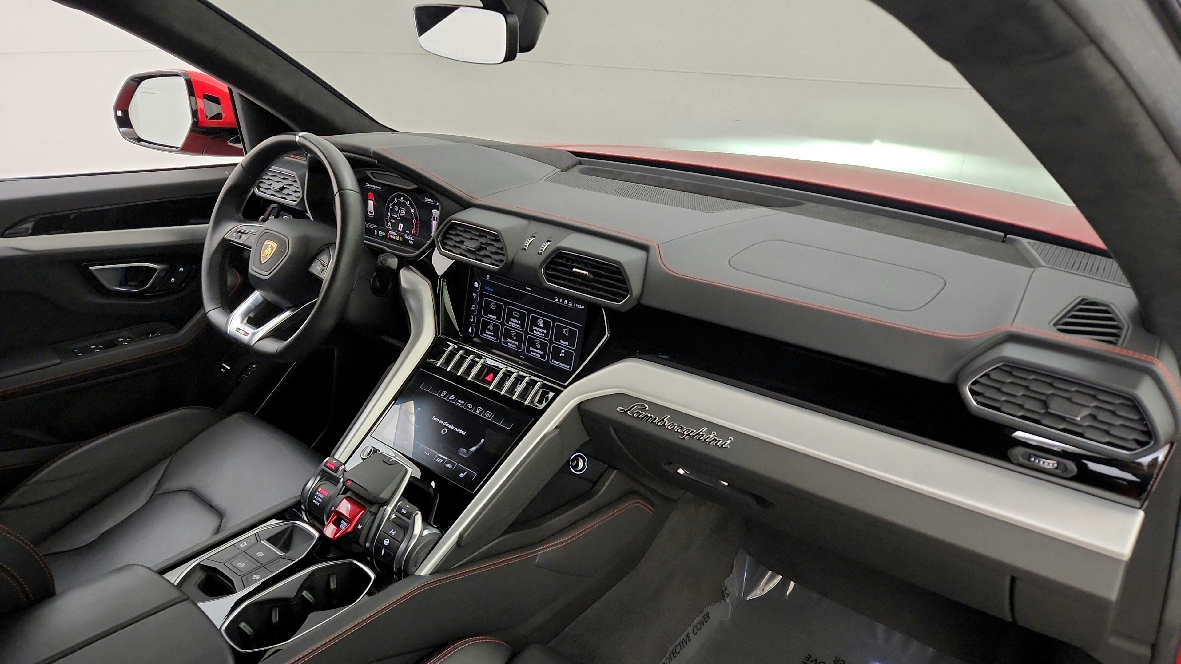Used 2022 Lamborghini Urus AWD/4WD image 40