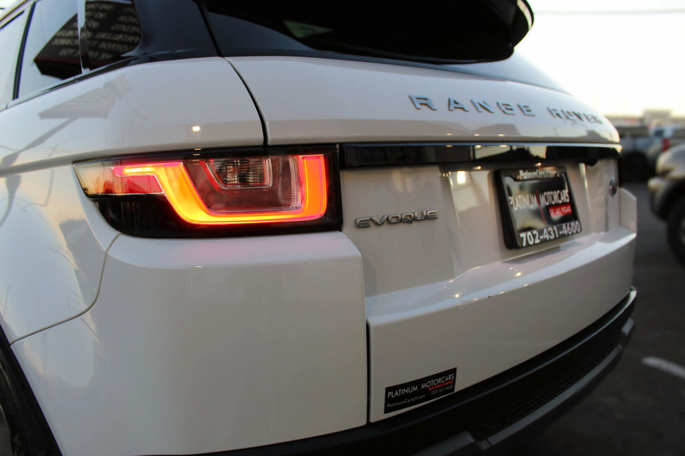 Used 2018 Land Rover Range Rover Evoque SE Sport Utility 4D image 7