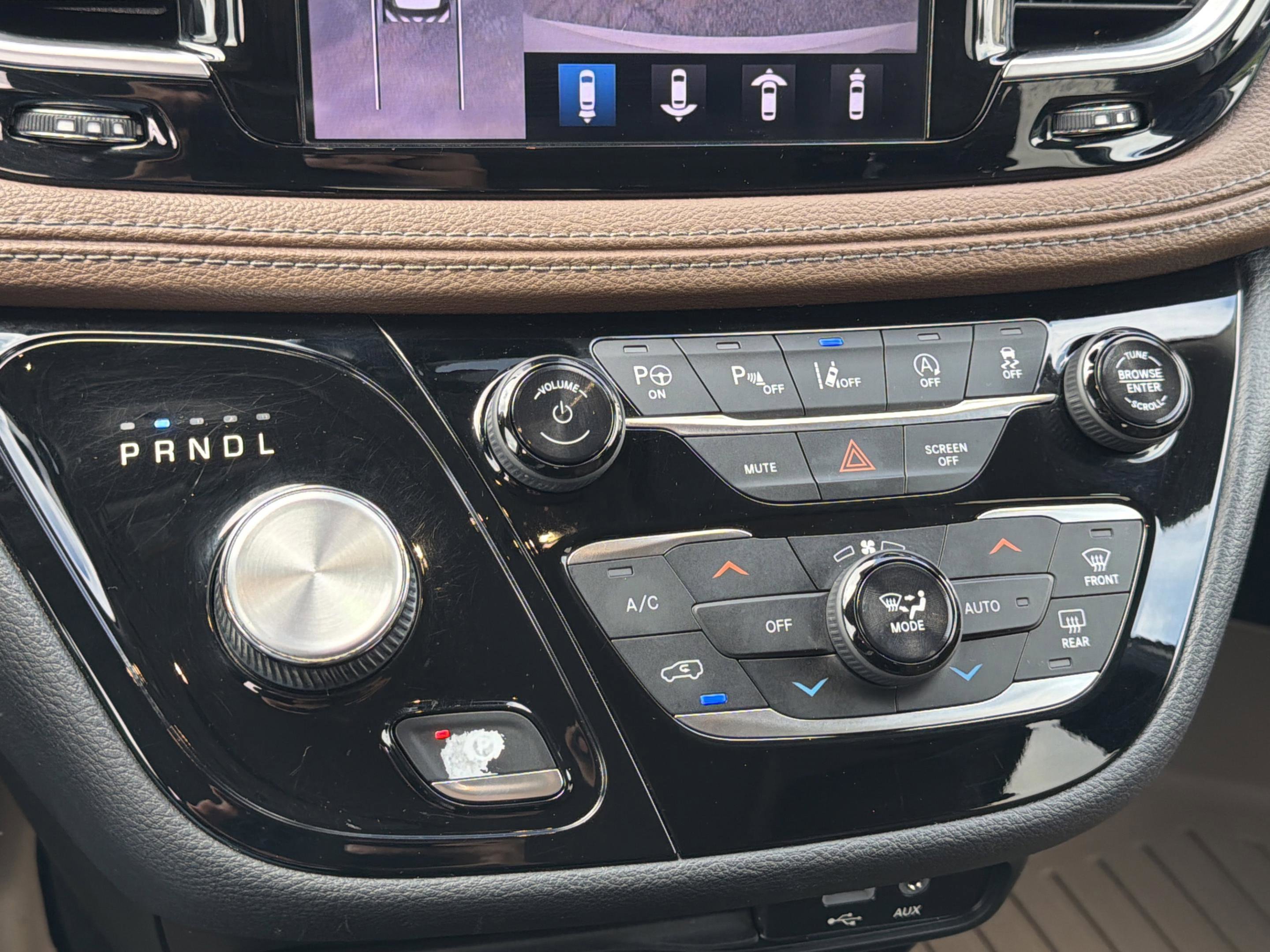 Used 2019 Chrysler Pacifica Limited FWD image 10