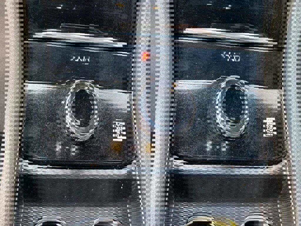 Used 2024 Jeep Grand Cherokee L Altitude image 11