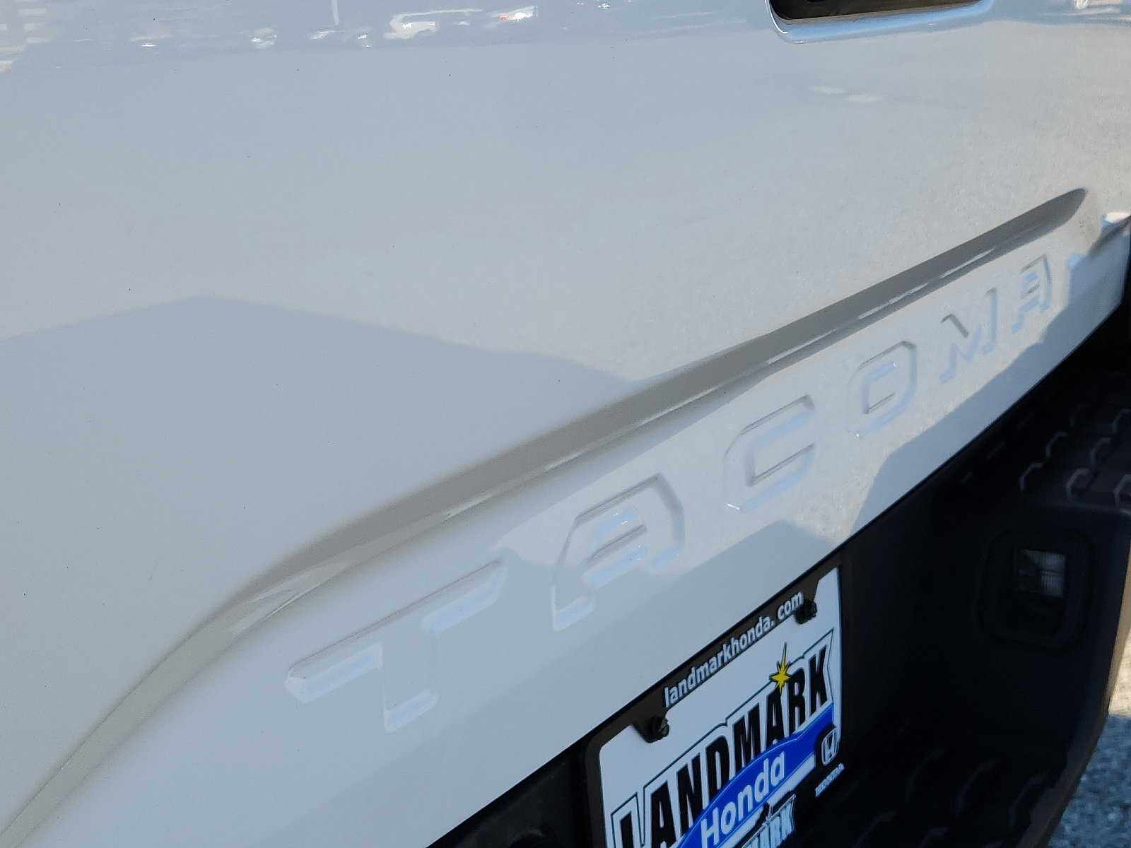 Used 2018 Toyota Tacoma 2WD Double Cab image 29