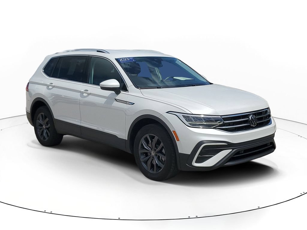 Certified 2023 Volkswagen Tiguan SE FWD image 1