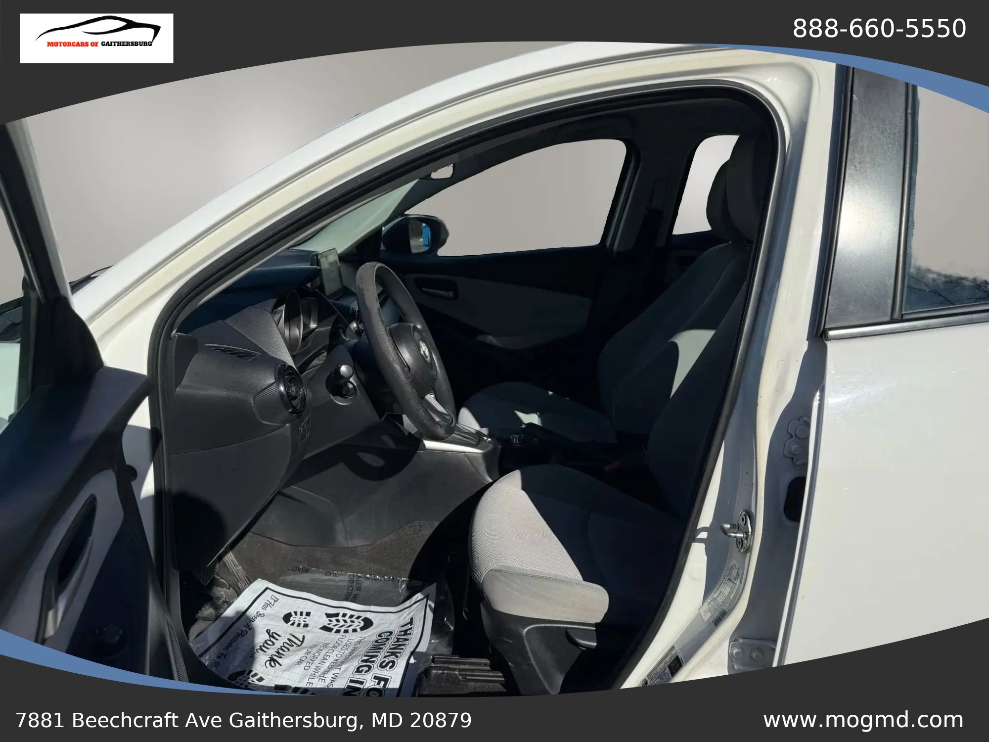 Used 2019 Toyota Yaris L image 14