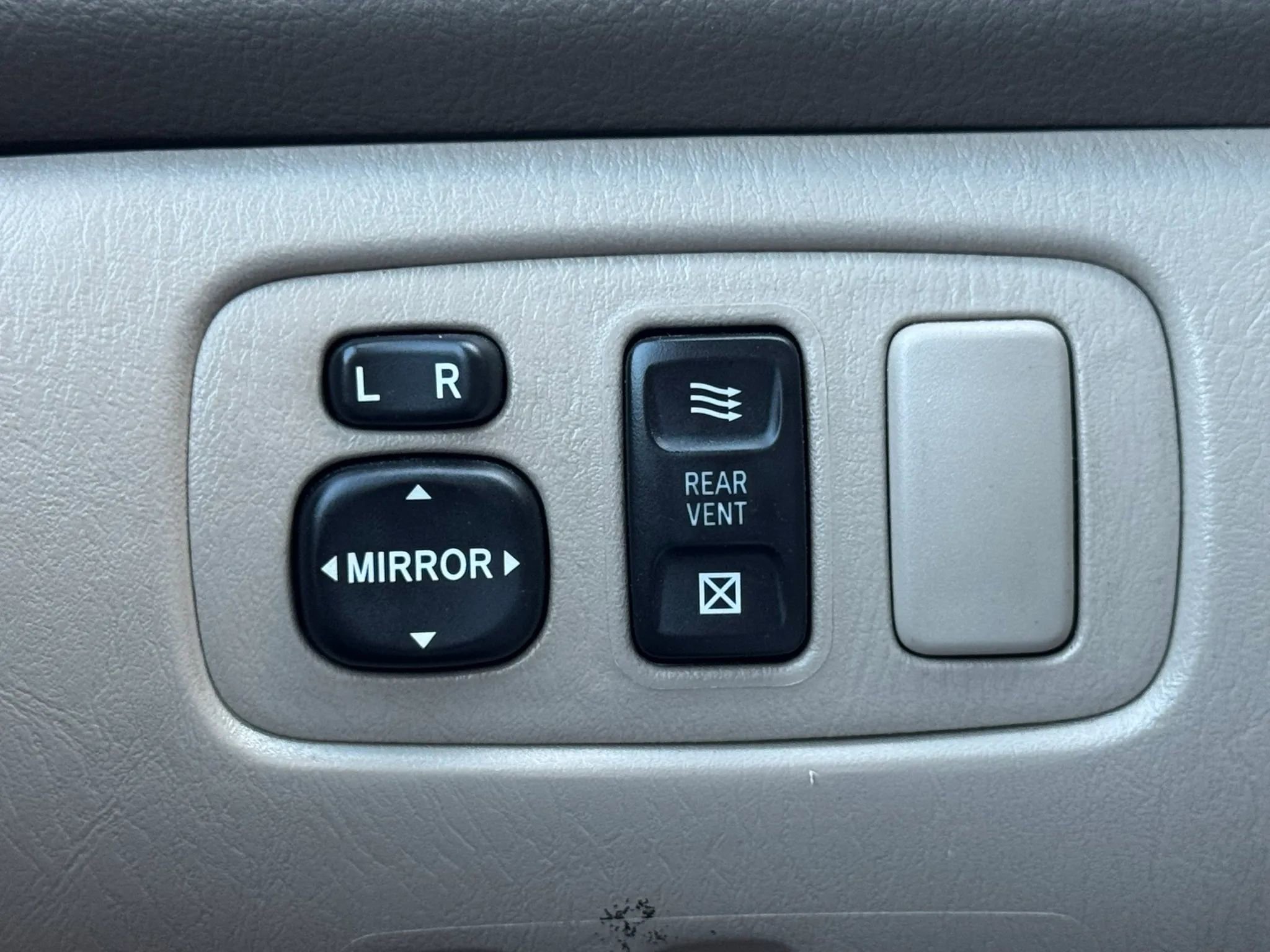 Used 2008 Toyota Sienna LE FWD image 33