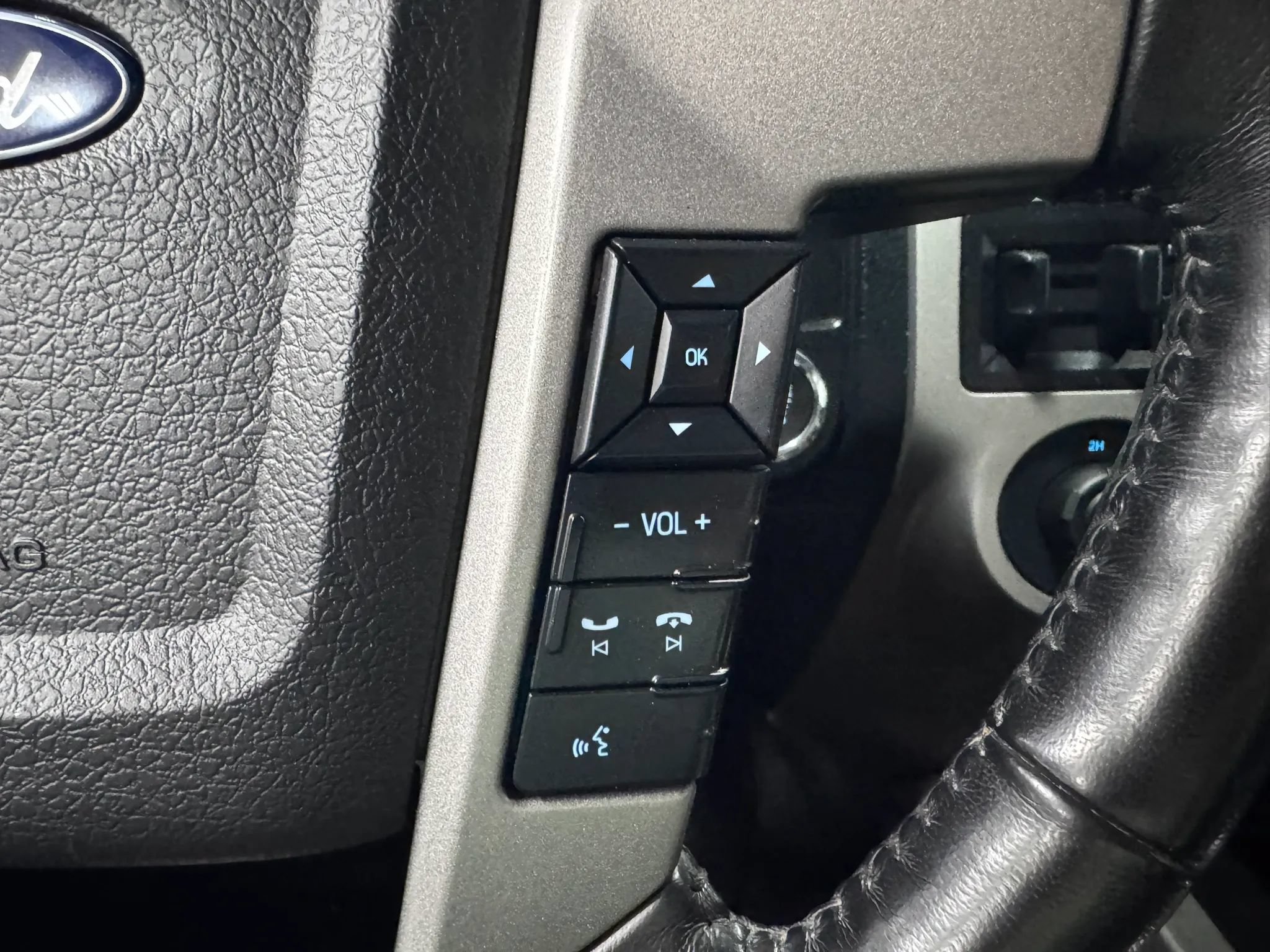 Used 2017 Ford Expedition Limited w/ Equipment Group 301A AWD/4WD image 24