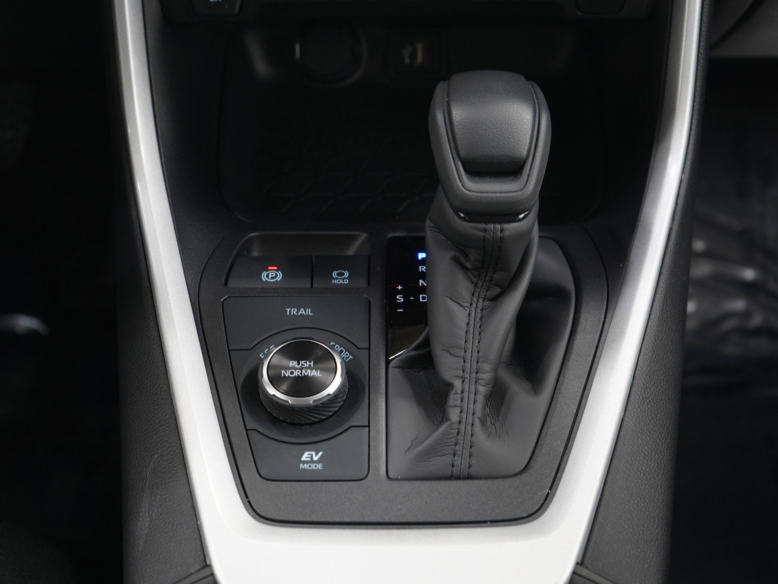 Used 2025 Toyota RAV4 LE image 19