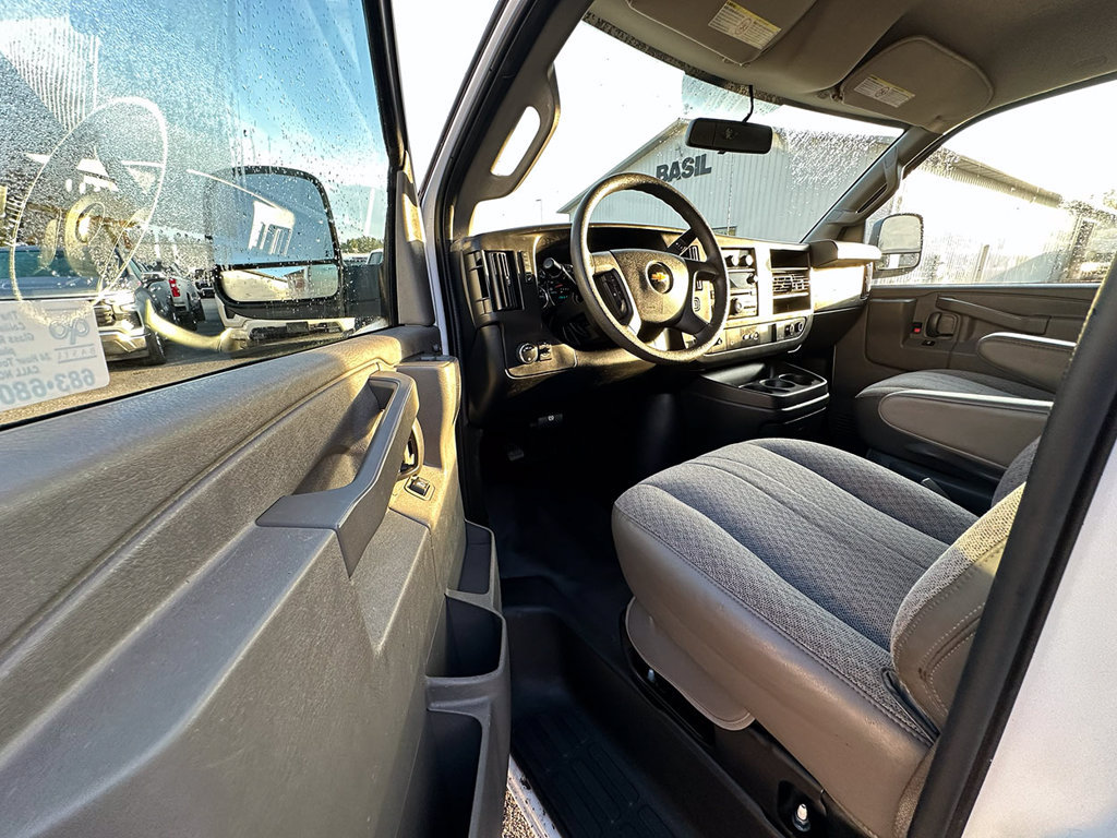 Used 2018 Chevrolet Express 3500 w/ Driver Convenience Package RWD image 26