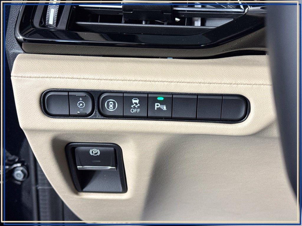 Used 2025 Acura MDX w/ Technology Package FWD image 15