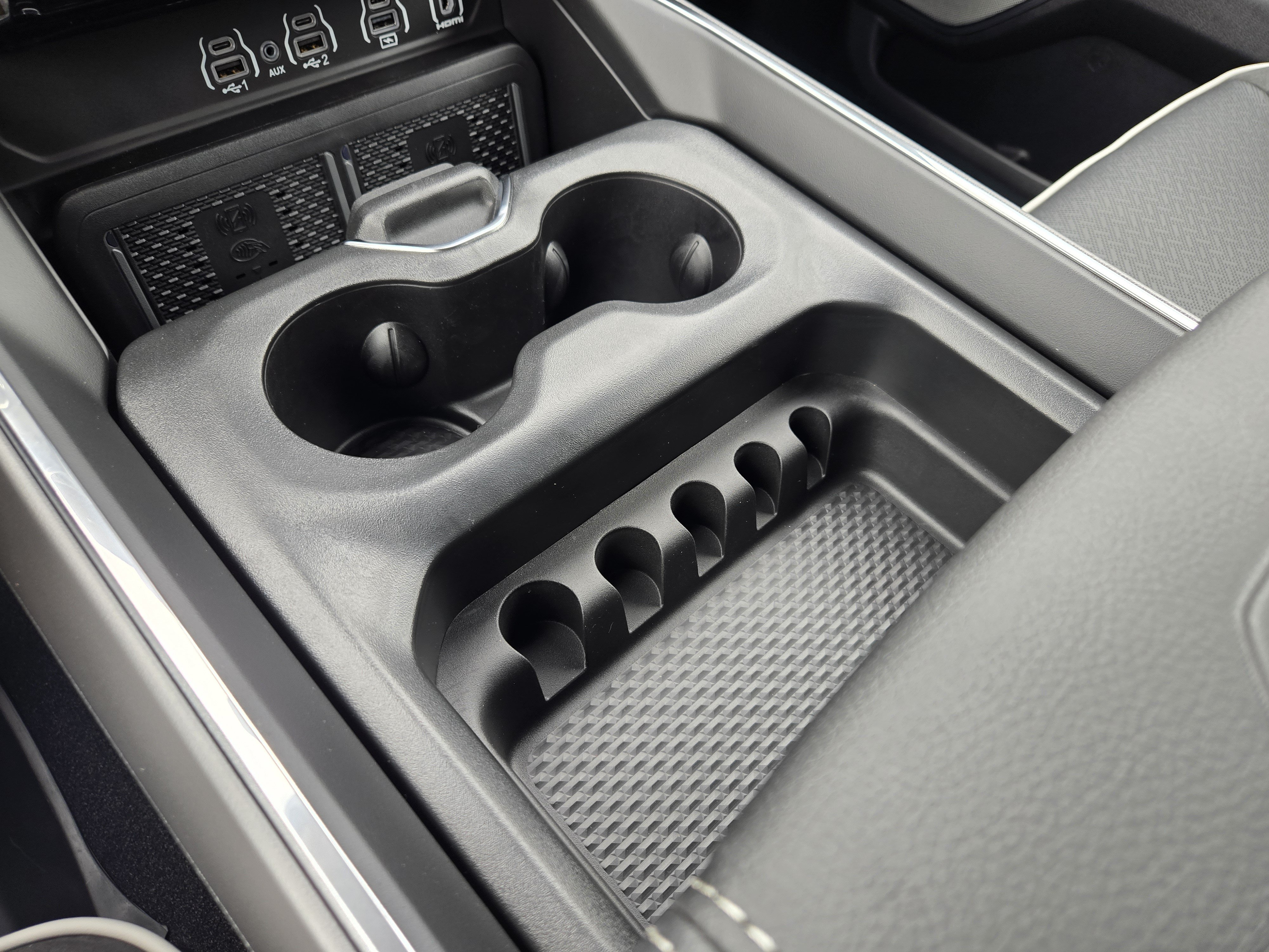 New 2026 RAM 1500 Laramie AWD/4WD image 17