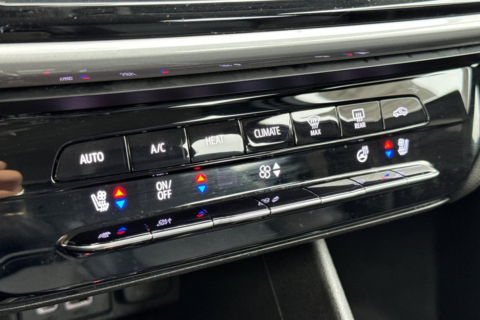 Used 2022 Chevrolet Bolt EUV Premier w/ Super Cruise Package image 21