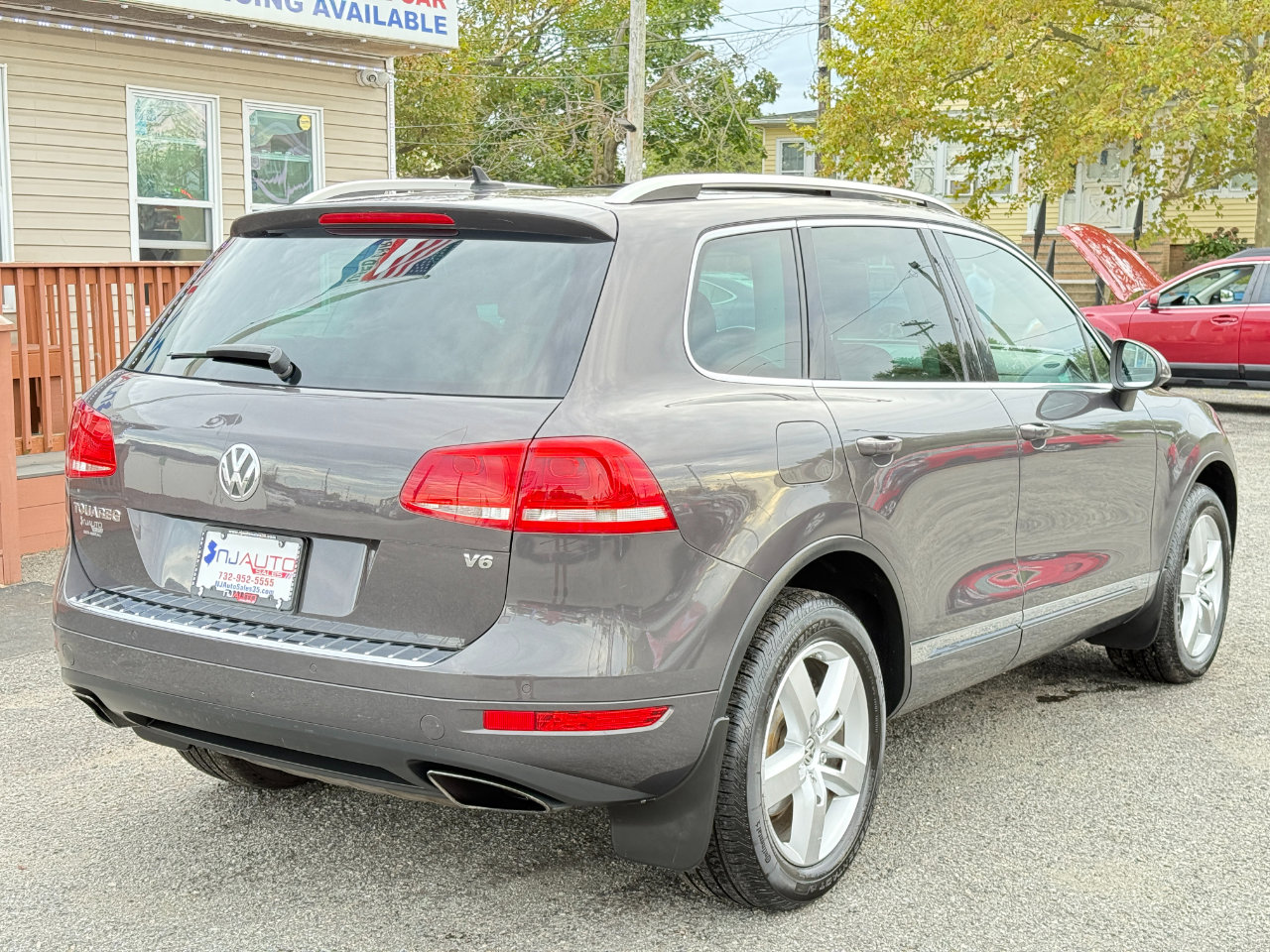 Used 2012 Volkswagen Touareg VR6 image 4