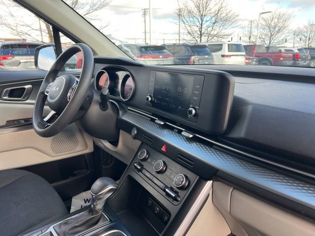 Certified 2023 Kia Carnival LX image 34