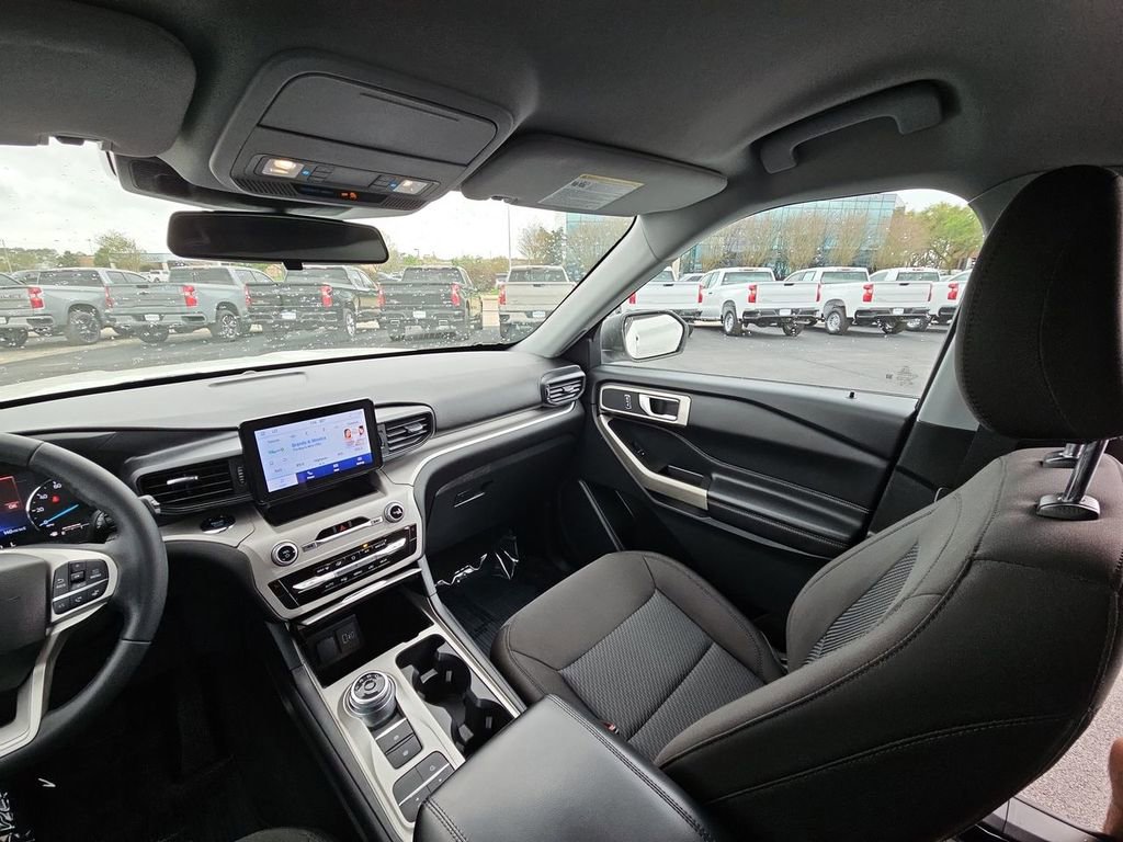 Used 2023 Ford Explorer XLT image 11