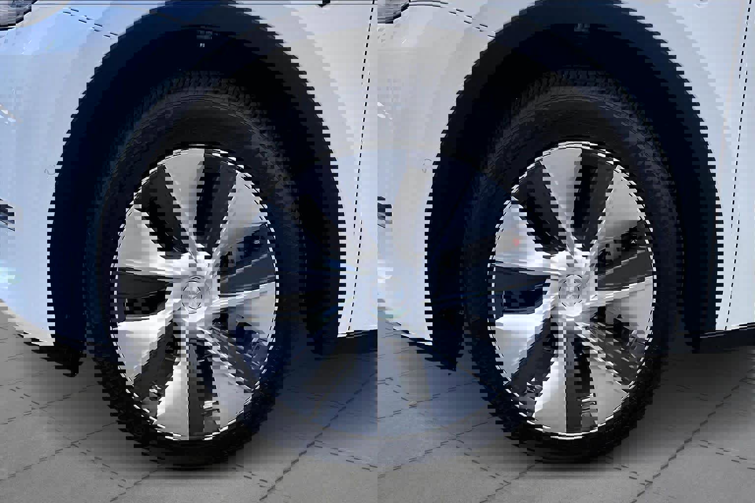 Used 2021 Tesla Model Y Long Range image 9