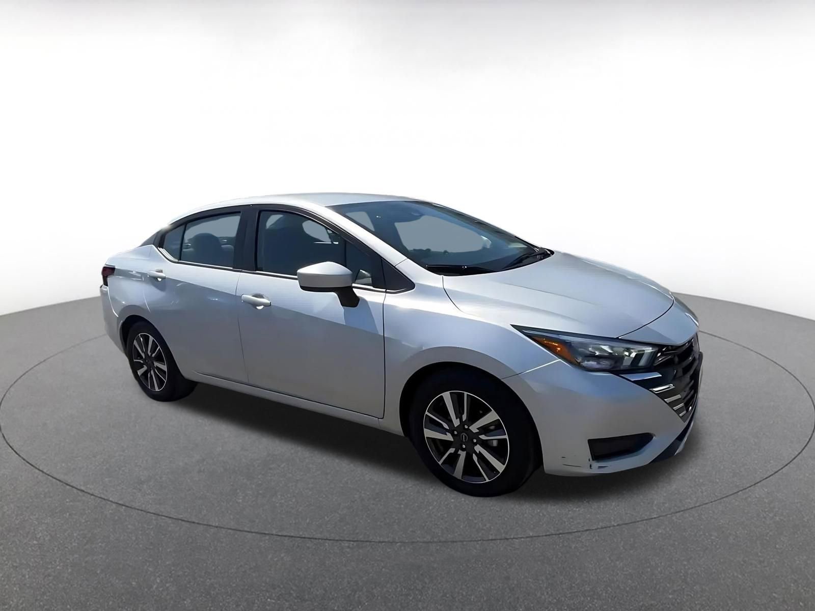 Used 2025 Nissan Versa SV FWD image 2