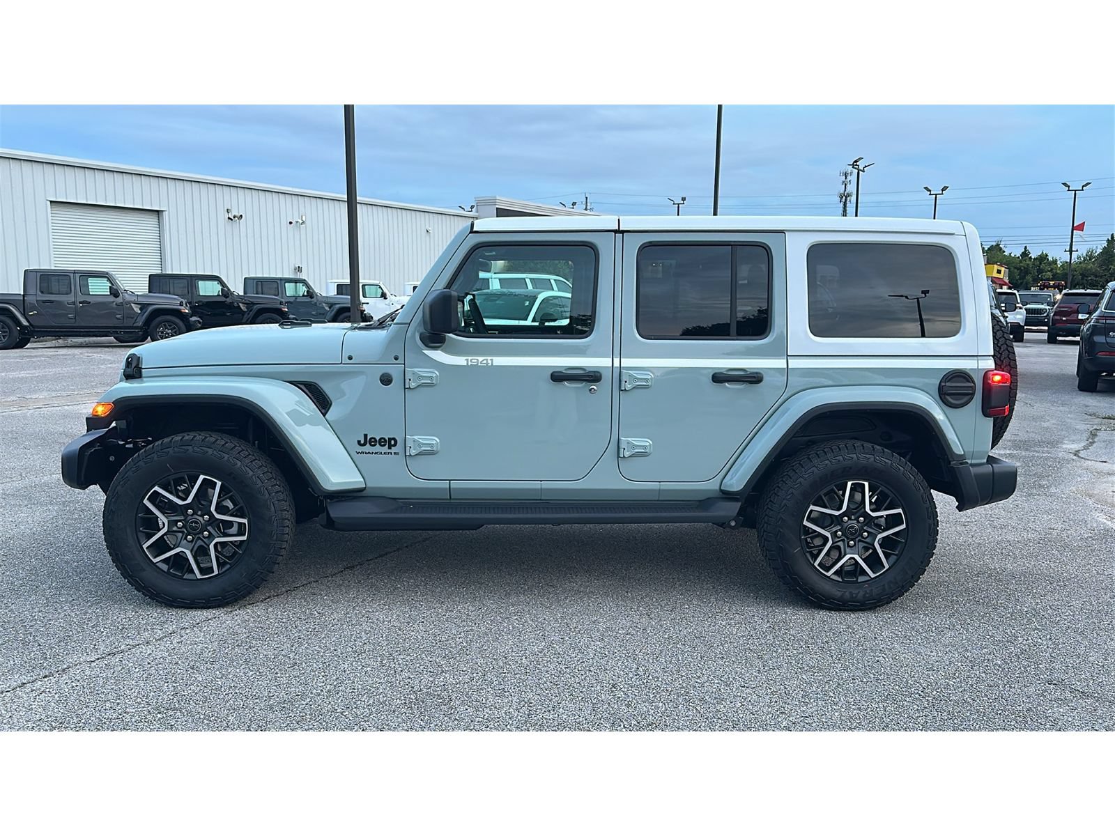 New 2027 Jeep Wrangler Unlimited Sahara AWD/4WD image 3