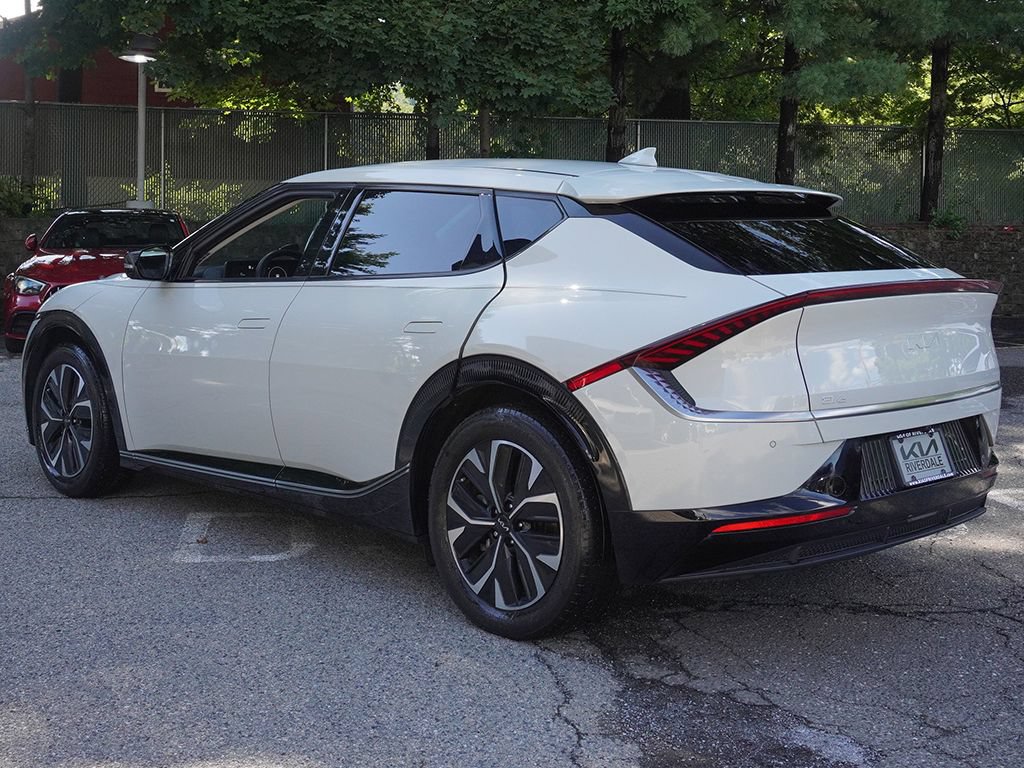 Used 2022 Kia EV6 Wind RWD image 9