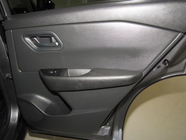 Used 2025 Nissan Rogue S image 18