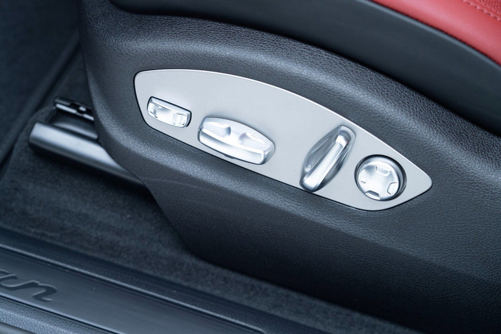 New 2026 Porsche Macan image 15