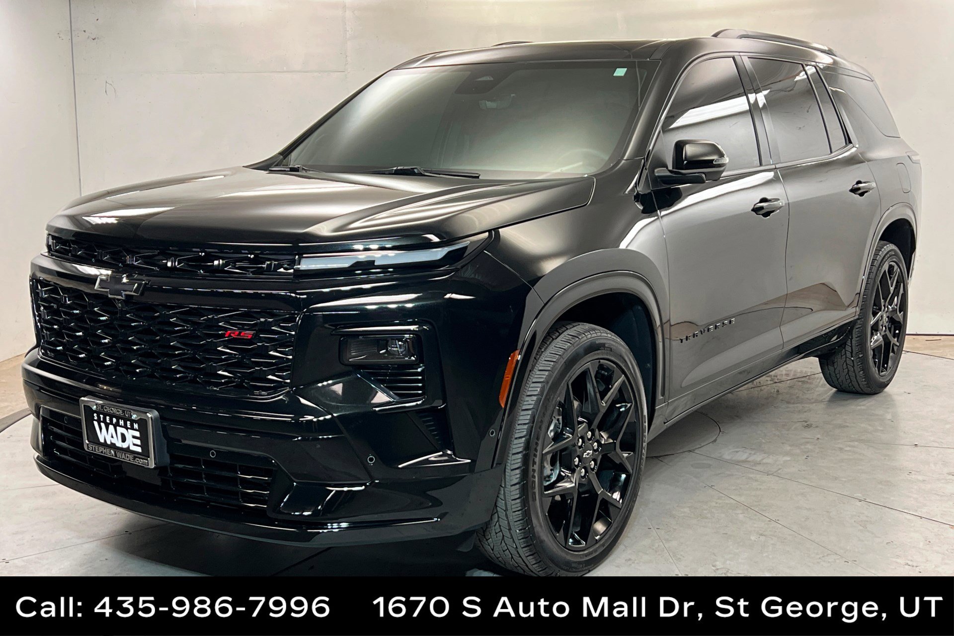 Used 2024 Chevrolet Traverse RS FWD image 1