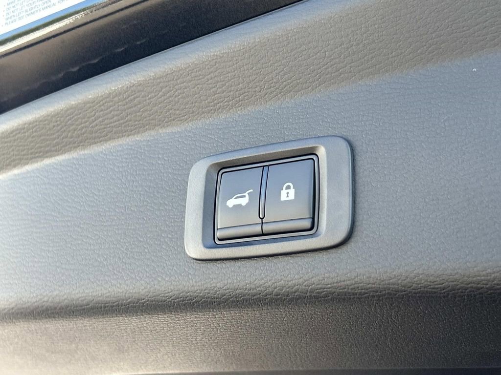 Used 2025 Mitsubishi Outlander SE image 12