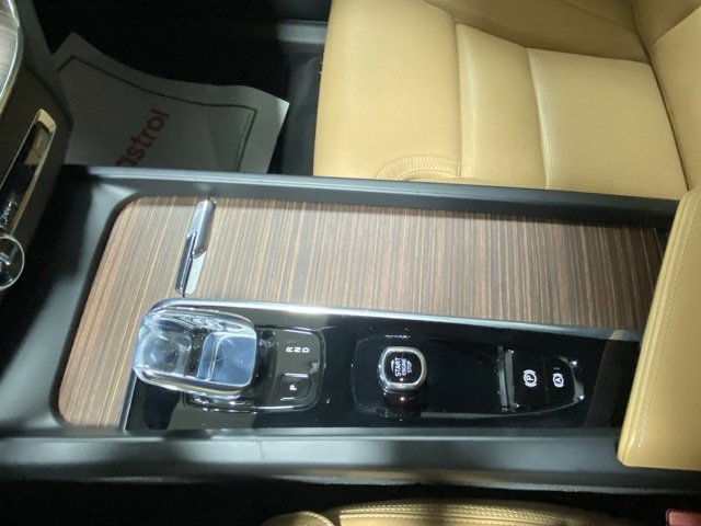 Used 2022 Volvo XC60 B6 Inscription w/ Advanced Package image 26