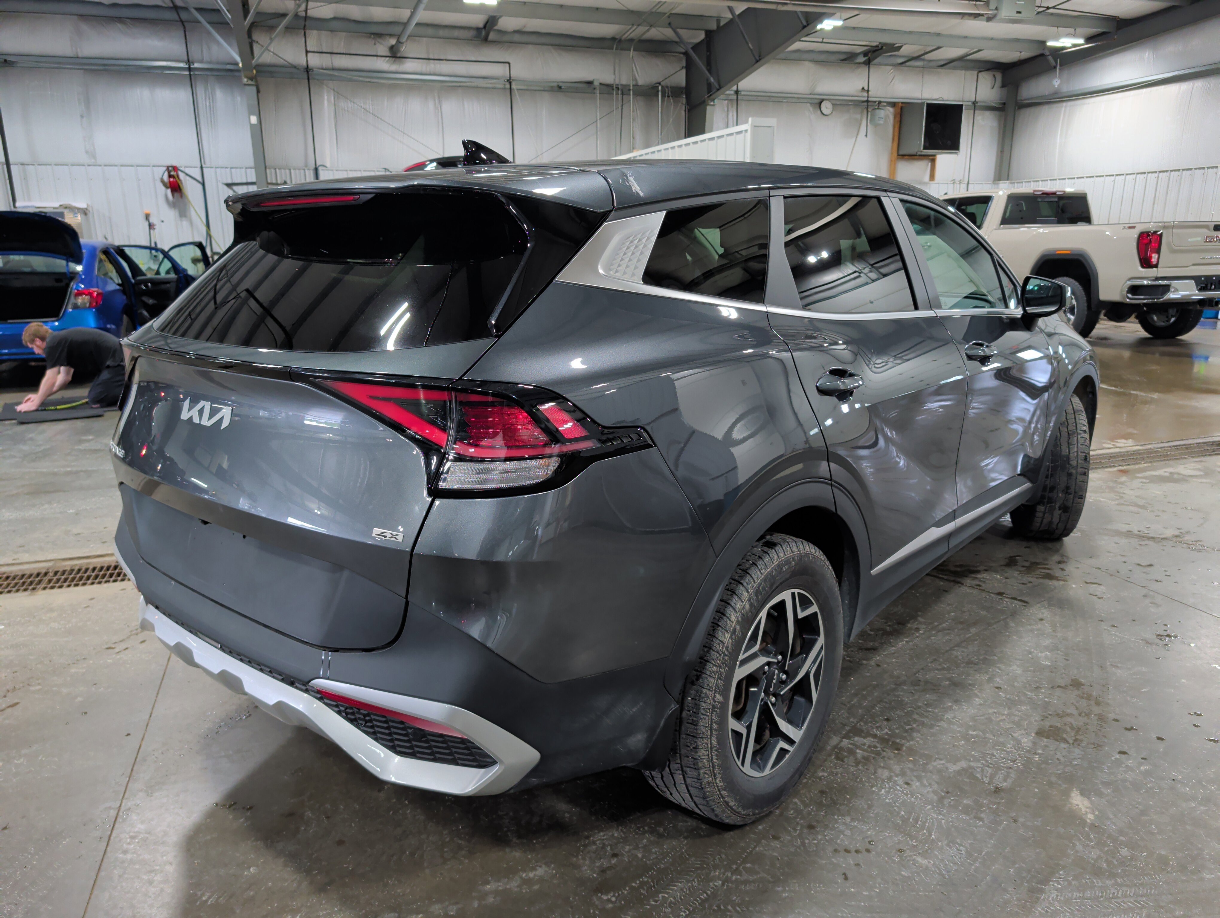 Used 2023 Kia Sportage LX AWD/4WD image 3