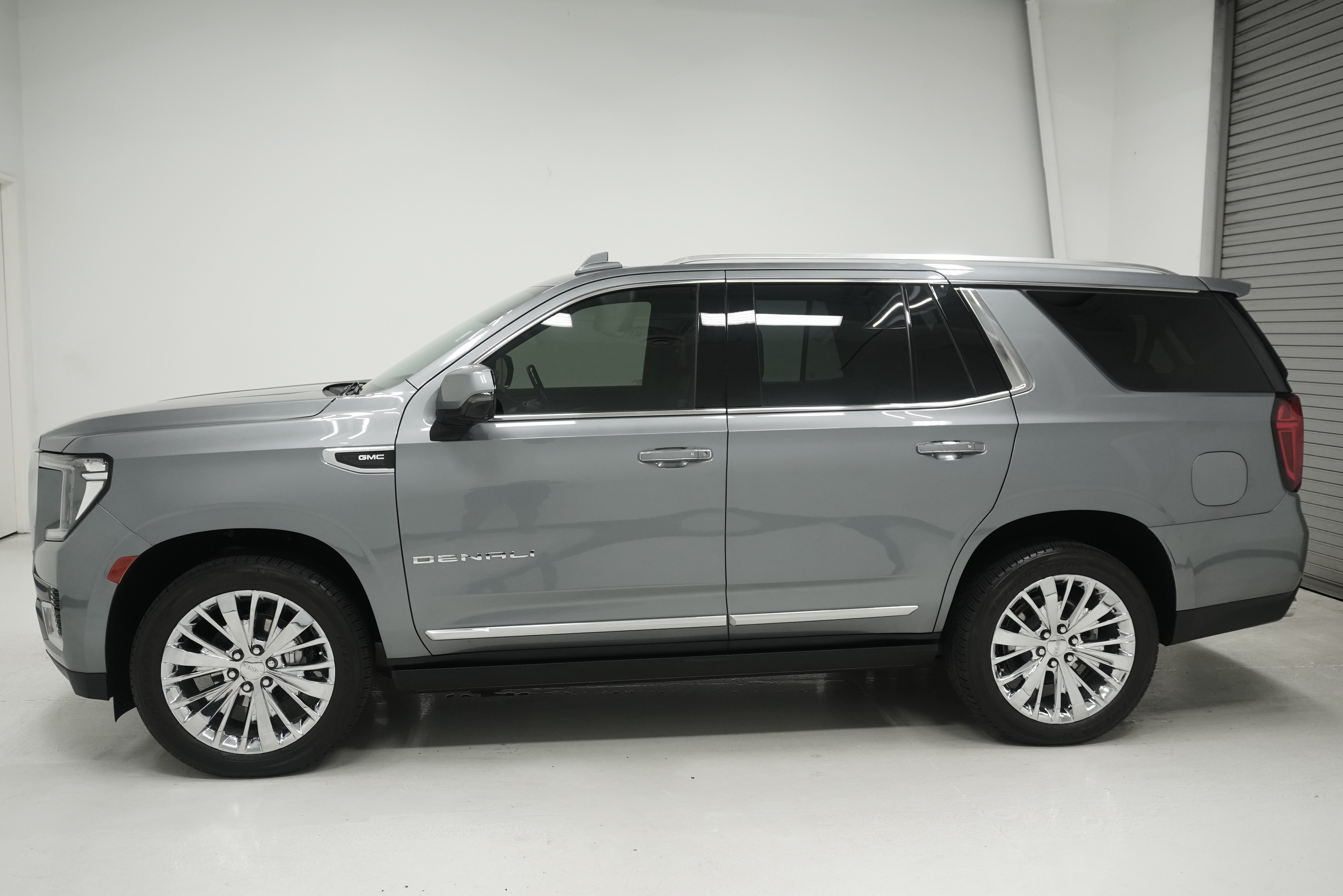 Used 2021 GMC Yukon Denali w/ Denali Premium Package AWD/4WD image 6