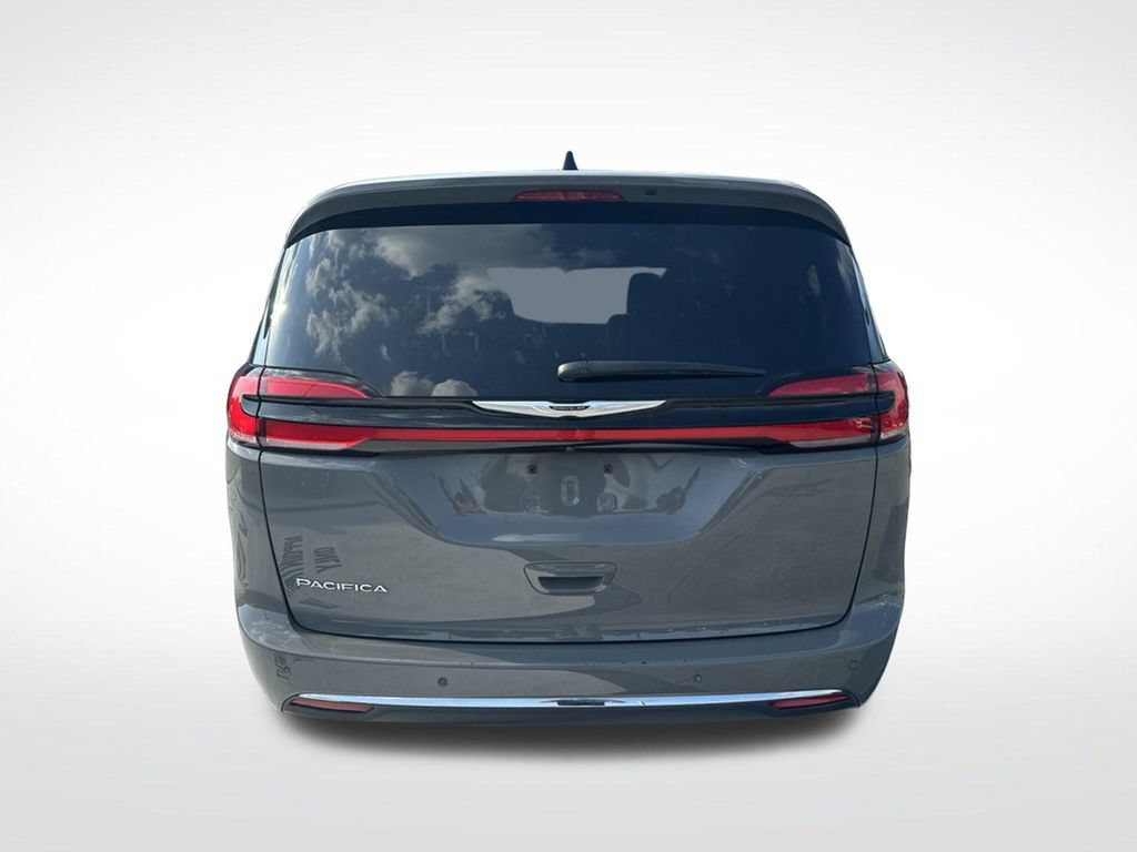 Used 2025 Chrysler Pacifica Select FWD image 10